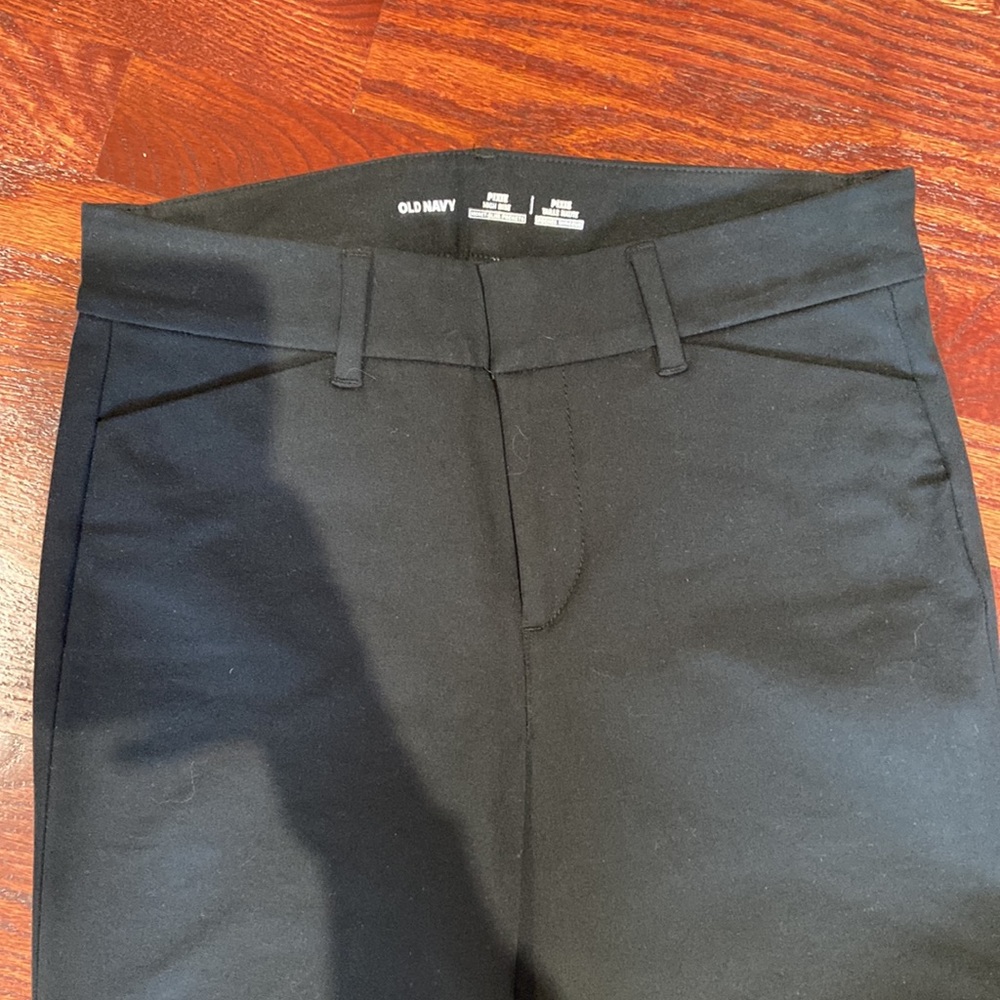 Old navy pixie pant - Picture 2 of 3